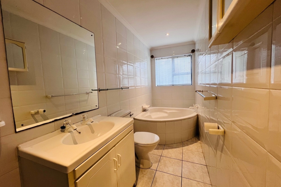 To Let 4 Bedroom Property for Rent in Parow Golf Course Western Cape